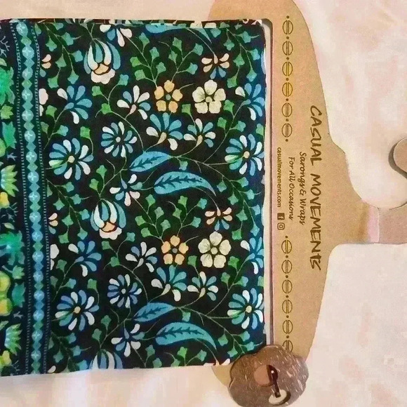 NWT Casual Movements Sarong Wrap. Green, blue elephants with fringe - Picture 7 of 11